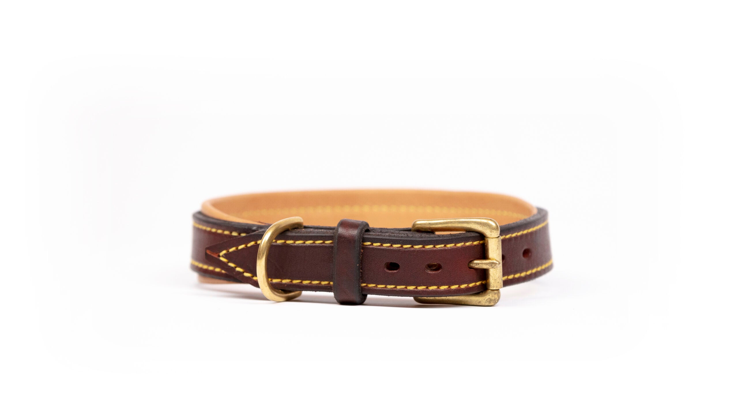 Traditionele gevoerde halsband